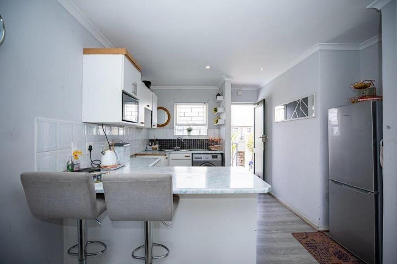 2 Bedroom Property for Sale in Oakglen Western Cape
